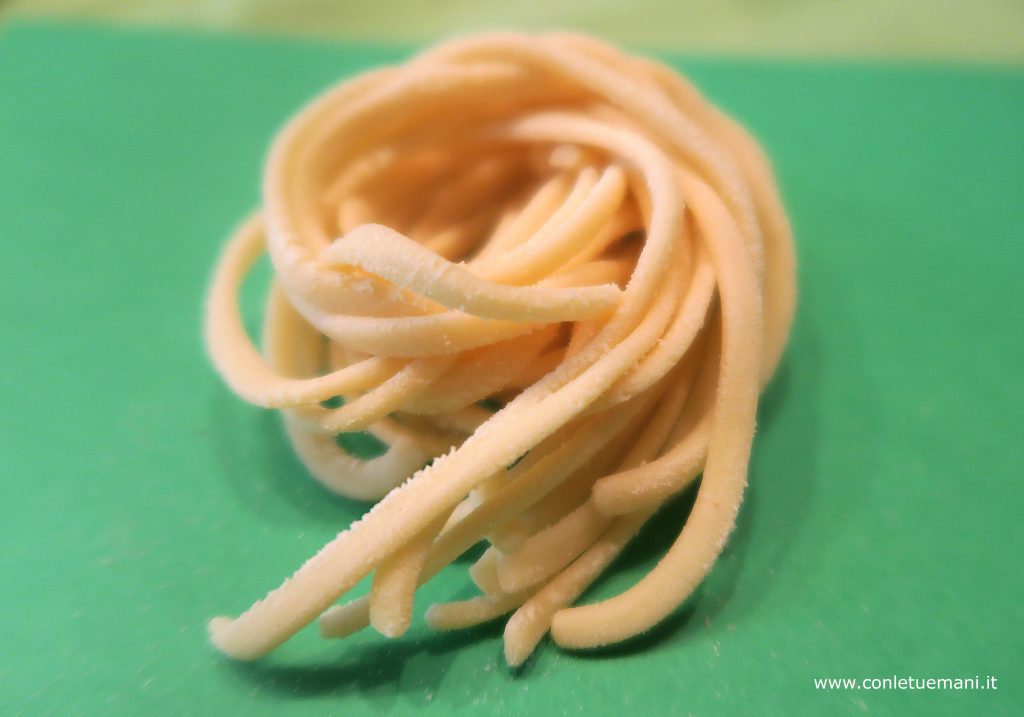 Pasta fresca fatta fatte in casa con la macchina Pasta Maker Philip